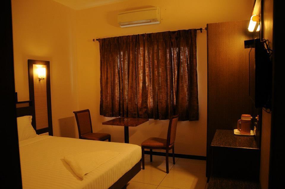 Hotel Viswas Tirupur Oda fotoğraf